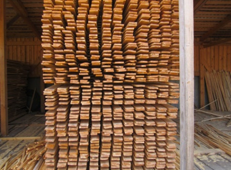 Хранение доски для изготовления вагонки